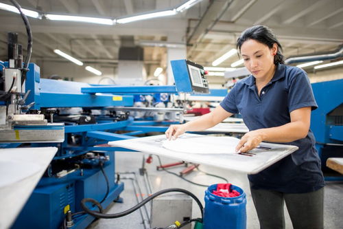车间技术员与企业财务咨询服务 不同职业路径的前景分析